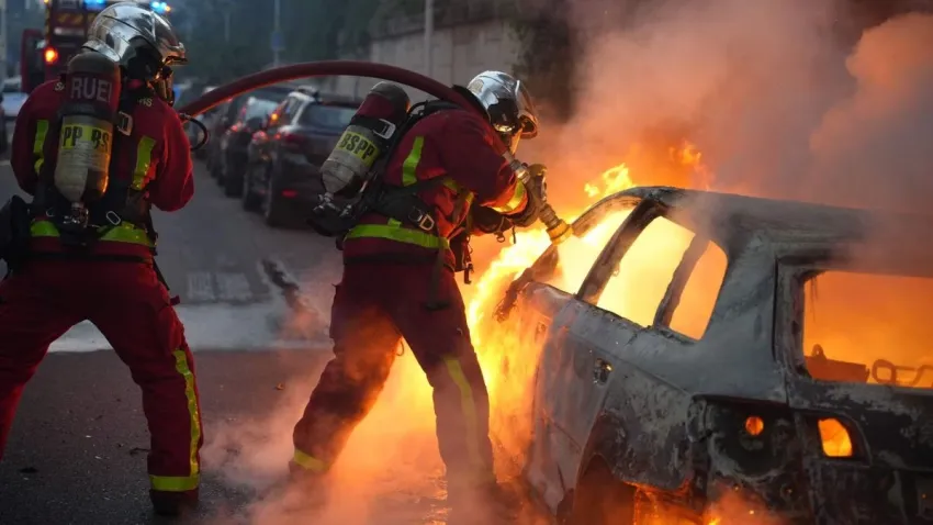 VÍDEOS: DISTURBIOS EN FRANCIA POR LA MUERTE DE UN MENOR EN MANOS DE LA POLICÍA