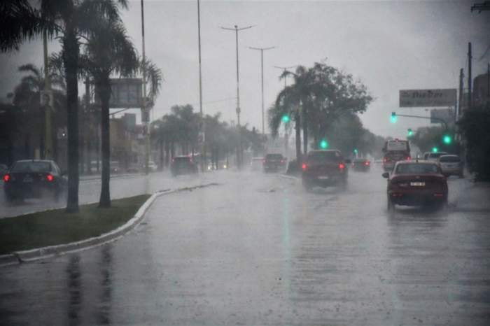 SIGUE EL ALERTA ROJA Y NARANJA POR TORMENTAS FUERTES PARA CORRIENTES