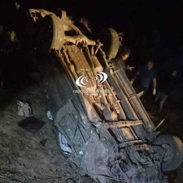 TERRIBLE CHOQUE ENTRE UN CAMIÓN Y UNA CAMIONETA DEJÓ UN HERIDO