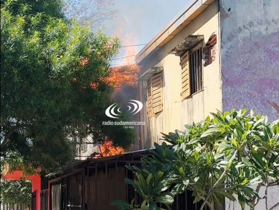 SUSTO EN EL B° DR. NICOLINI: EL FUEGO CONSUMIÓ EL BALCÓN DE UNA VIVIENDA