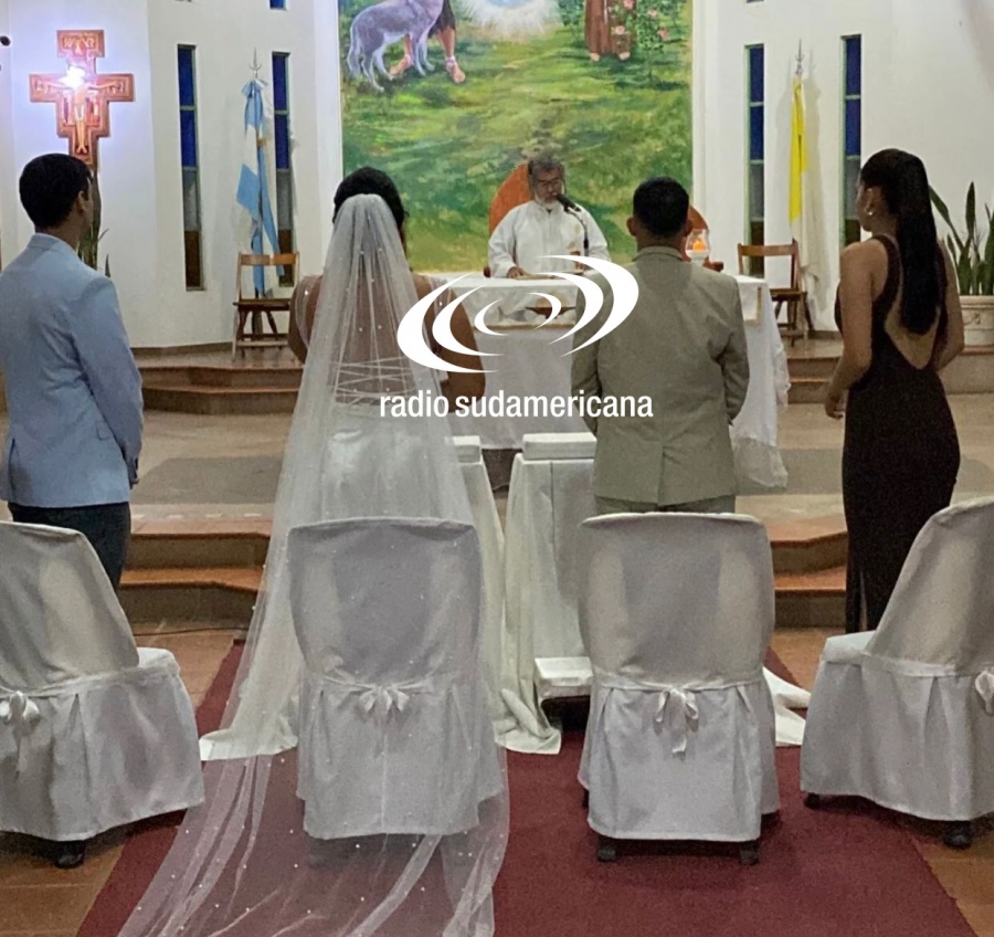 CASAMIENTO DE PAREJA TRANS: QUÉ DIJO LA IGLESIA DONDE SE REALIZÓ LA CEREMONIA